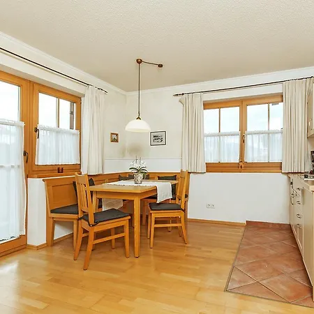 Gaestehaus Bergwinkl 雷特温克尔